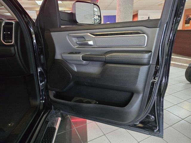 Photo of 2019 Diamond Black Crystal Pearlcoat RAM 1500