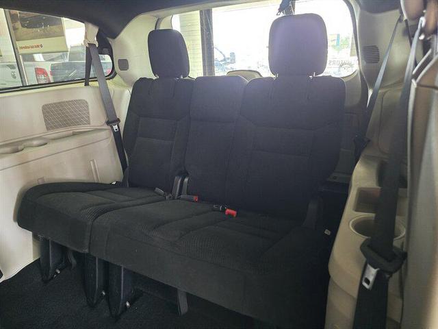 Photo of 2017 Granite Pearlcoat Dodge Grand Caravan