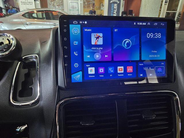 Photo of 2017 Granite Pearlcoat Dodge Grand Caravan