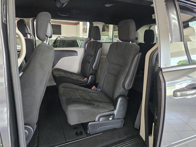 Photo of 2017 Granite Pearlcoat Dodge Grand Caravan