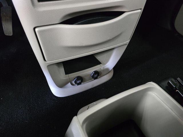 Photo of 2017 Granite Pearlcoat Dodge Grand Caravan