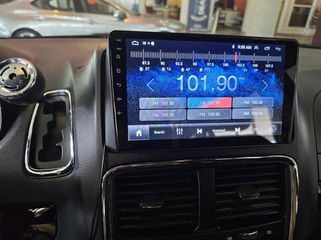 Photo of 2017 Granite Pearlcoat Dodge Grand Caravan