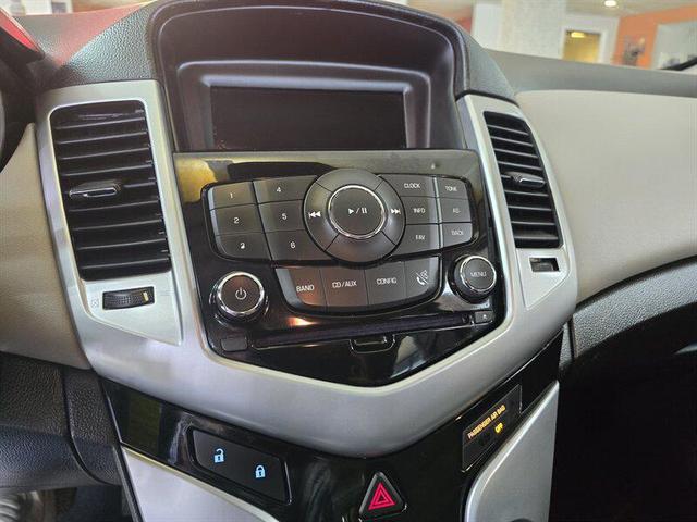 Photo of 2011 Silver Ice Metallic Chevrolet Cruze