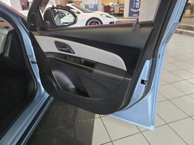 Photo of 2011 Silver Ice Metallic Chevrolet Cruze