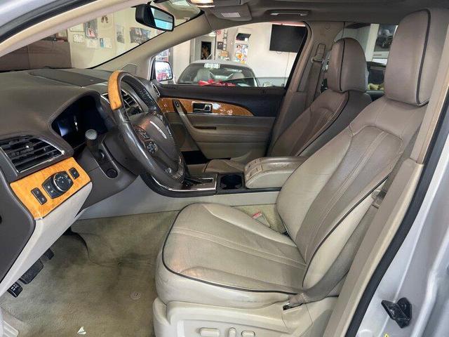 Photo of 2011 Gold Leaf Metallic Lincoln MKX