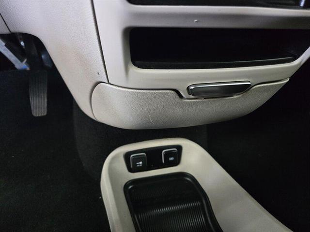 Photo of 2018 Bright White Clearcoat Chrysler Pacifica
