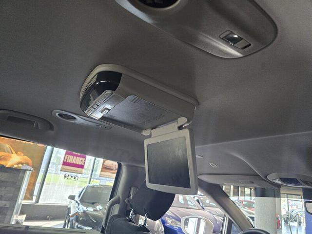 Photo of 2018 Bright White Clearcoat Chrysler Pacifica