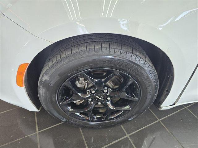 Photo of 2018 Bright White Clearcoat Chrysler Pacifica