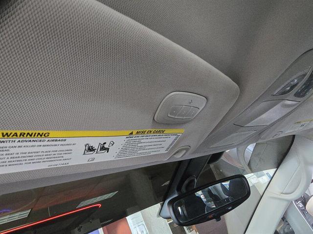 Photo of 2018 Bright White Clearcoat Chrysler Pacifica