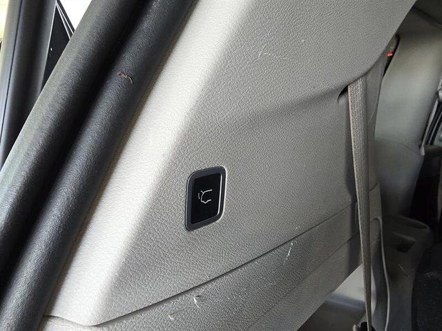 Photo of 2018 Bright White Clearcoat Chrysler Pacifica