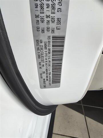 Photo of 2018 Bright White Clearcoat Chrysler Pacifica