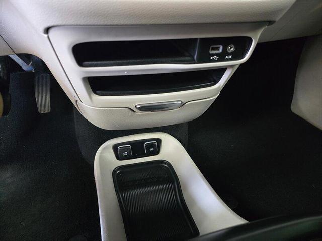 Photo of 2018 Bright White Clearcoat Chrysler Pacifica