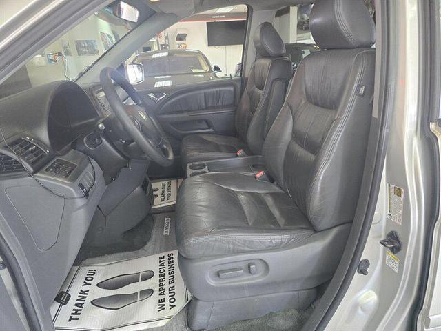 Photo of 2005 Silver Pearl Metallic Honda Odyssey