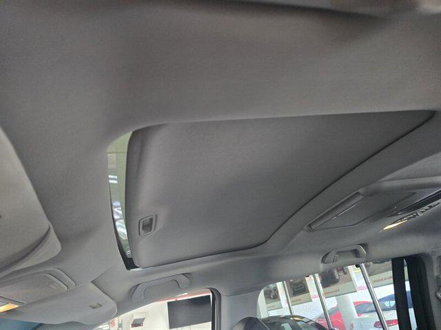 Photo of 2005 Silver Pearl Metallic Honda Odyssey