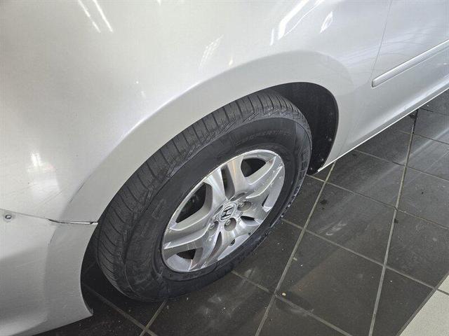 Photo of 2005 Silver Pearl Metallic Honda Odyssey