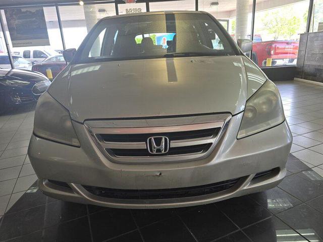 Photo of 2005 Silver Pearl Metallic Honda Odyssey