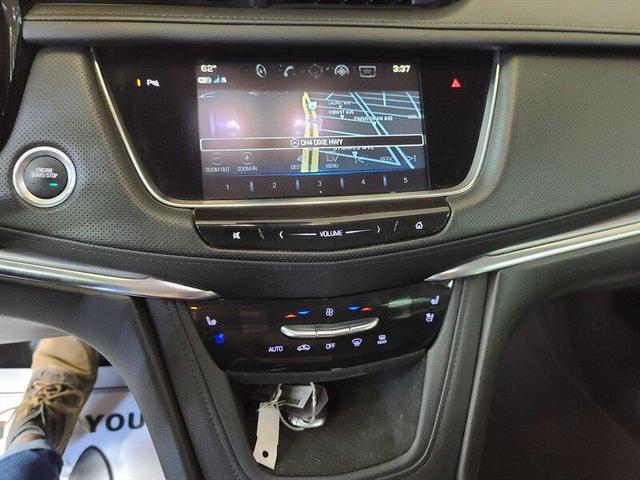 Photo of 2019 Radiant Silver Metallic Cadillac XT5