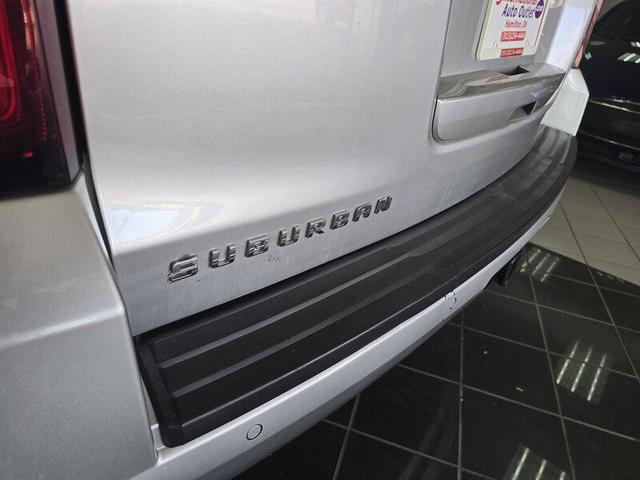 Photo of 2018 Iridescent Pearl Tricoat Chevrolet Suburban