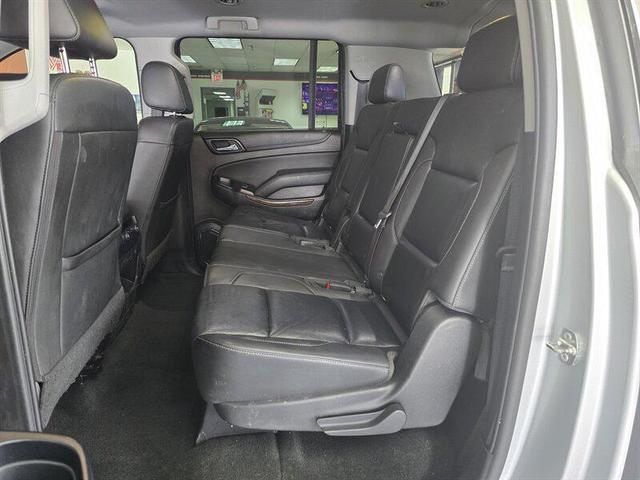 Photo of 2018 Iridescent Pearl Tricoat Chevrolet Suburban