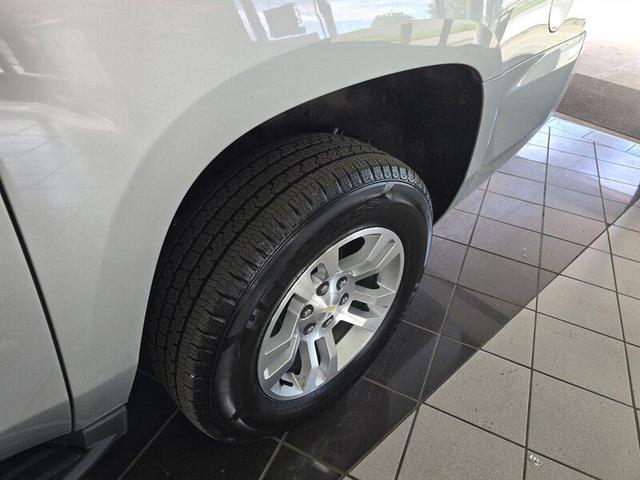 Photo of 2018 Iridescent Pearl Tricoat Chevrolet Suburban