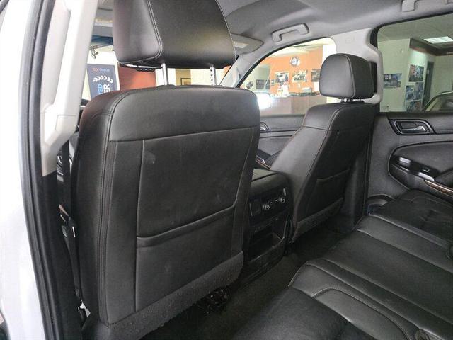 Photo of 2018 Iridescent Pearl Tricoat Chevrolet Suburban