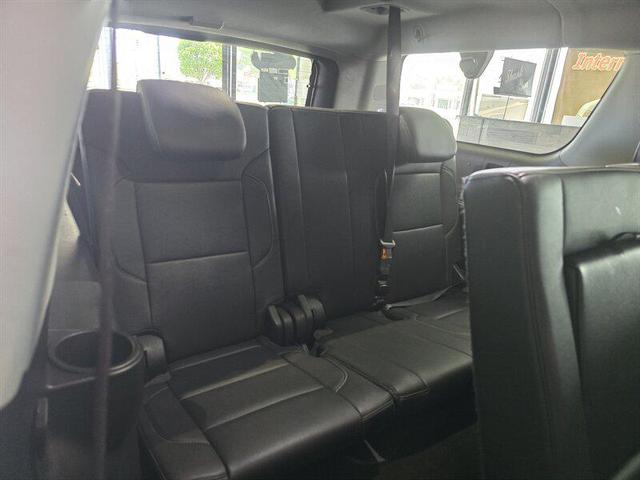 Photo of 2018 Iridescent Pearl Tricoat Chevrolet Suburban