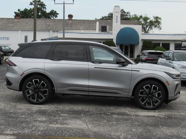 Photo of 2025 Silver Radiance Metallic Clearcoat Lincoln Nautilus