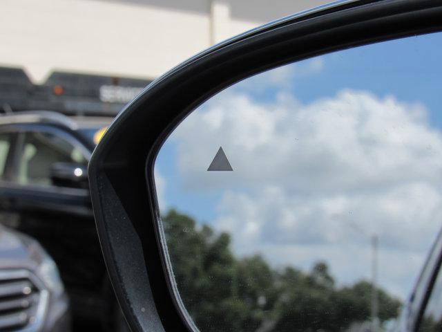 Photo of 2022 White Diamond Mitsubishi Outlander