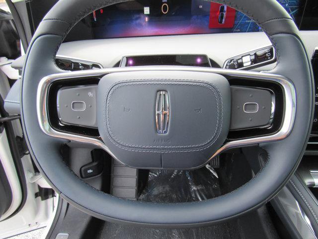 Photo of 2025 WHITE PLATINUM Lincoln Nautilus