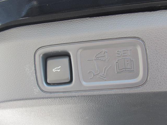 Photo of 2023 Infinite Black Metallic Clearcoat Lincoln Navigator