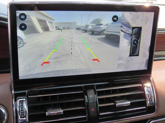 Photo of 2023 Infinite Black Metallic Clearcoat Lincoln Navigator