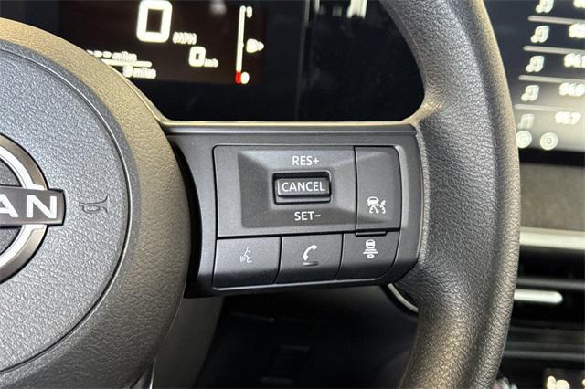 Photo of 2026 Aspen White Tricoat Nissan Kicks