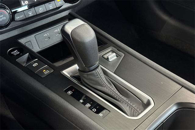 Photo of 2026 Aspen White Tricoat Nissan Kicks