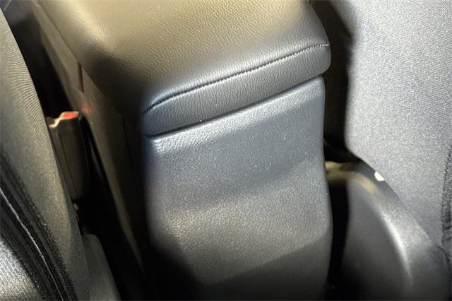 Photo of 2026 Aspen White Tricoat Nissan Kicks
