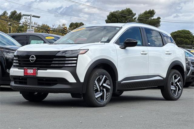 Photo of 2026 Aspen White Tricoat Nissan Kicks