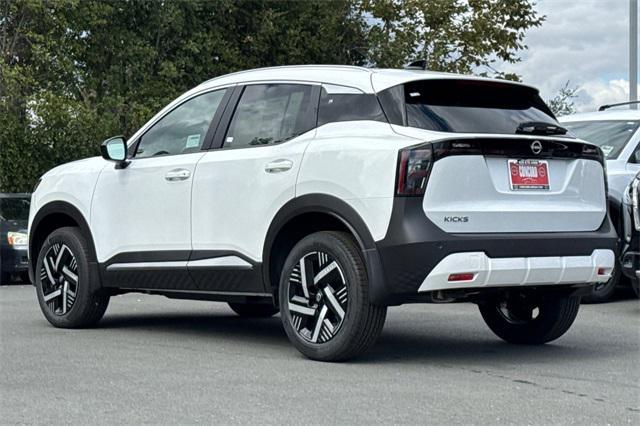Photo of 2026 Aspen White Tricoat Nissan Kicks