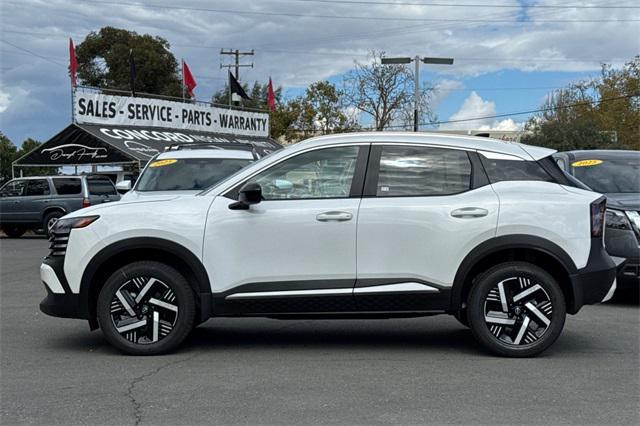 Photo of 2026 Aspen White Tricoat Nissan Kicks