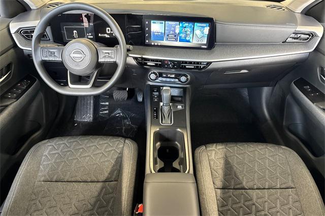 Photo of 2026 Aspen White Tricoat Nissan Kicks