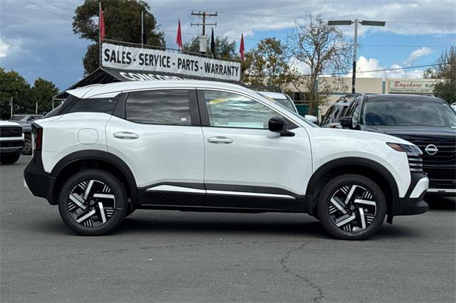Photo of 2026 Aspen White Tricoat Nissan Kicks