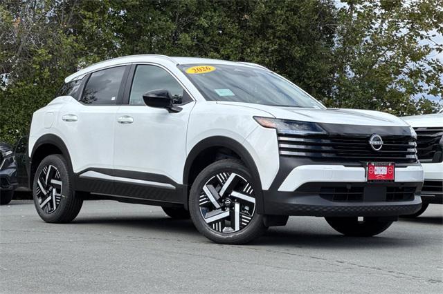 Photo of 2026 Aspen White Tricoat Nissan Kicks