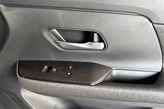 Photo of 2026 Aspen White Tricoat Nissan Kicks