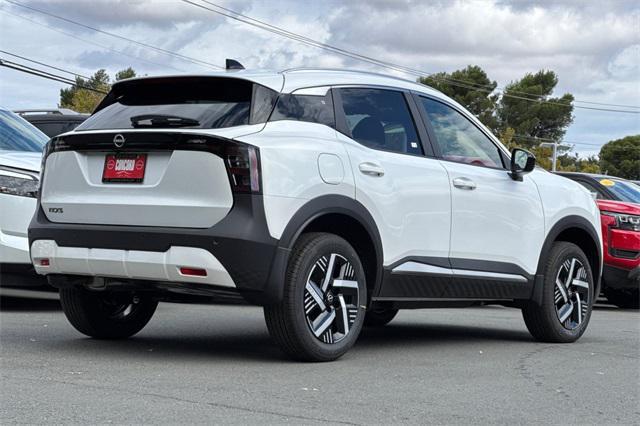 Photo of 2026 Aspen White Tricoat Nissan Kicks