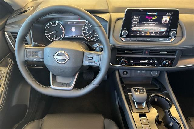 Photo of 2025 Super Black Nissan Rogue