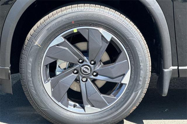 Photo of 2025 Super Black Nissan Rogue