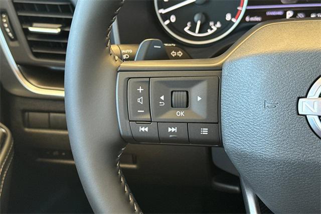 Photo of 2025 Super Black Nissan Rogue