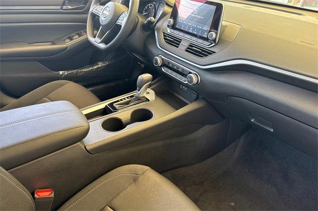 Photo of 2025 Gun Metallic Nissan Altima