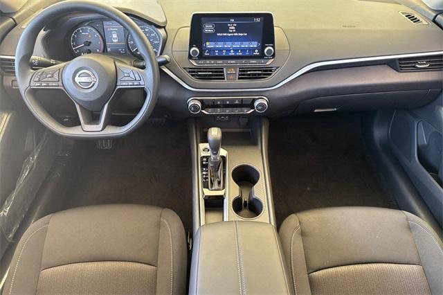Photo of 2025 Gun Metallic Nissan Altima