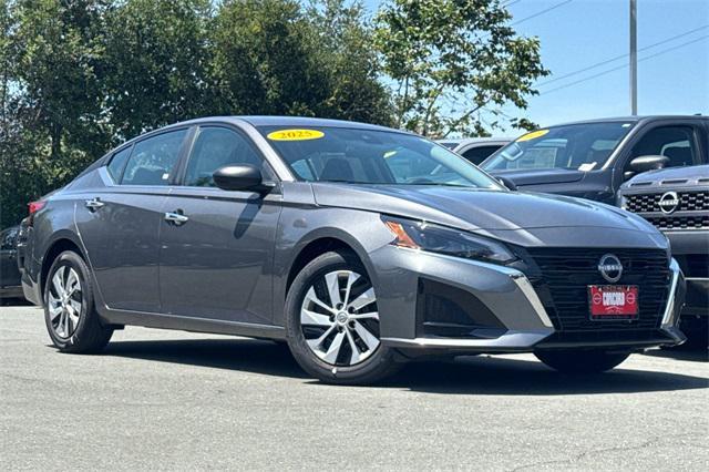 Photo of 2025 Gun Metallic Nissan Altima