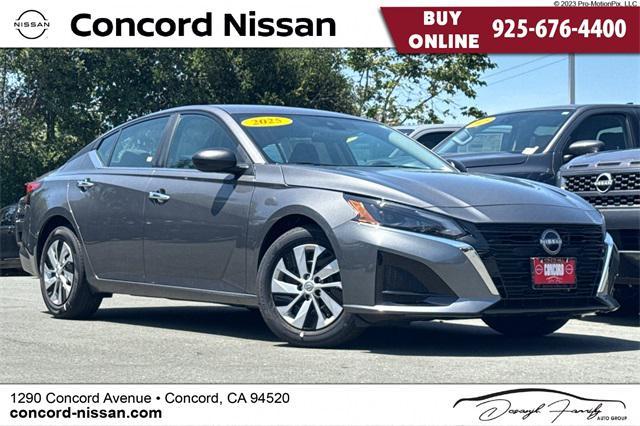 Photo of 2025 Gun Metallic Nissan Altima