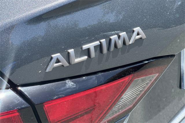 Photo of 2025 Gun Metallic Nissan Altima